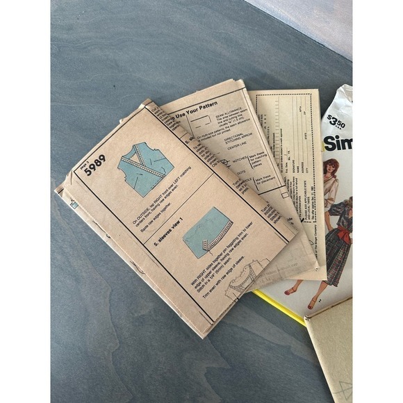 Simplicity Vintage Uncut Pullover Dresses with Surplice Bodice Size 14 No 5989 - Picture 6 of 7